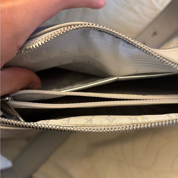 HEATHERR CURVED LEATHER CROSSBODY BAGโ๏ธ - Picture 15 of 16